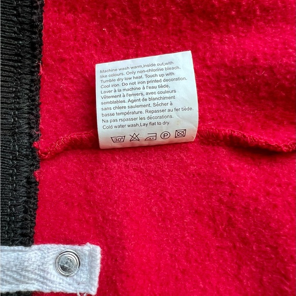 IT’S FUN TO BE CANADIAN Hoodie, Red & Black / Size S - Picture 14 of 15